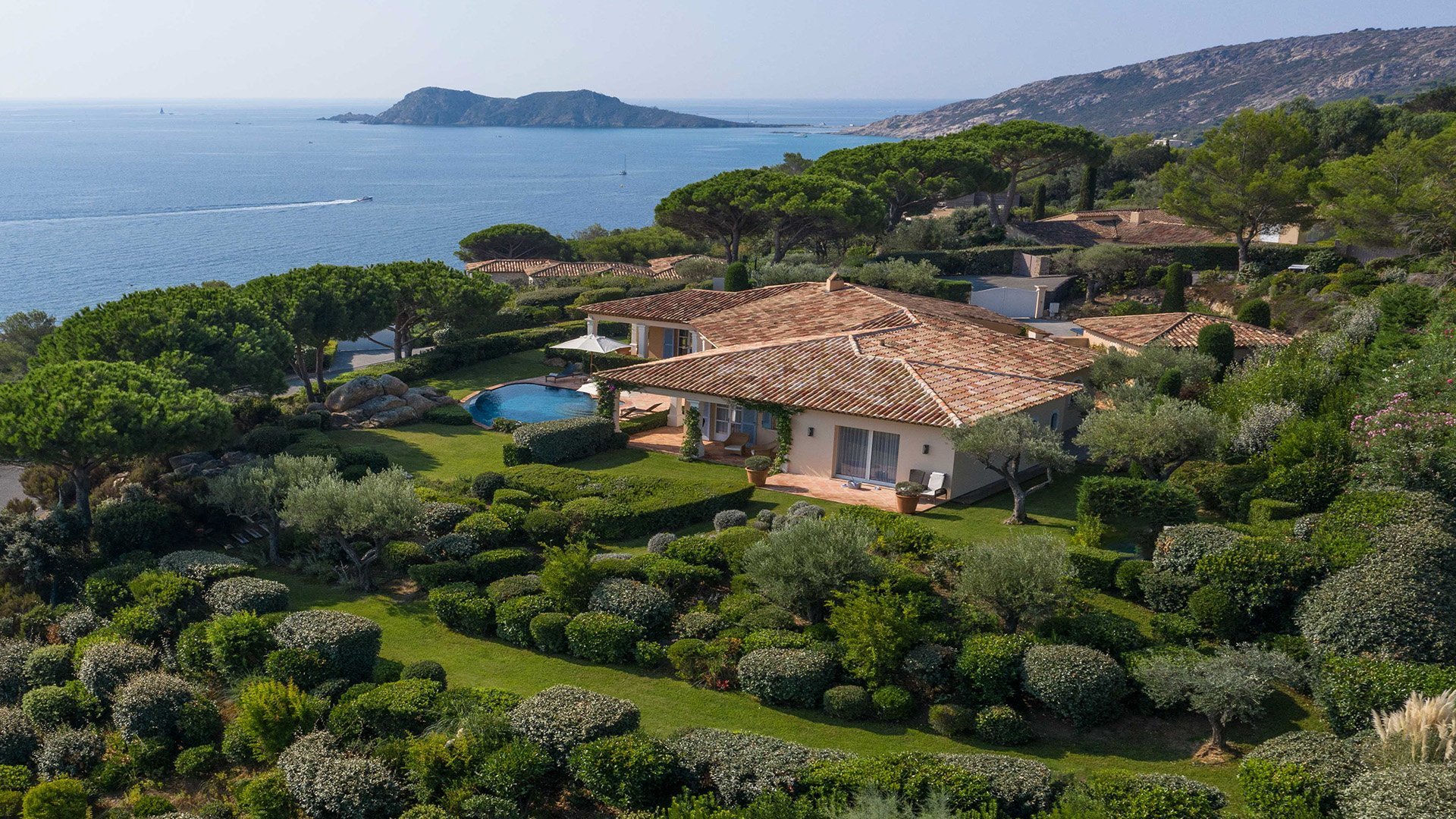 Full Service Villa Rental in StTropez La Réserve Ramatuelle